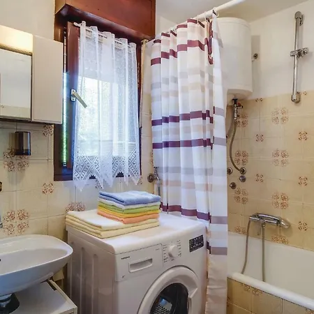 Two-bedroom Holiday In 度假居 *